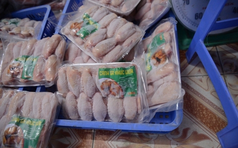 Hà Nội: Phát hiện, thu giữ gần 1 tấn thực phẩm “bẩn”