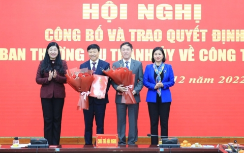 Thành ủy Hà Nội trao quyết định nhân sự mới