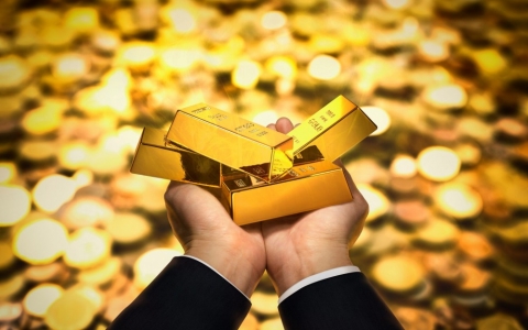 Giá vàng thế giới tăng mạnh, vàng trong nước tiếp tục 'tuột dốc'
