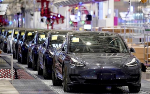 Chủ xe Tesla phản đối việc giảm giá đột ngột