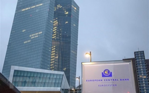 ECB sẵn sàng tăng lãi suất 50 điểm cơ bản trong hai tháng 2 và 3