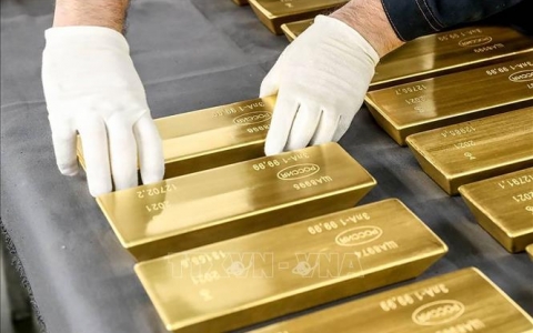 Giá vàng thế giới tăng cao nhất 9 tháng, hướng tới ngưỡng 1.940 USD/ounce
