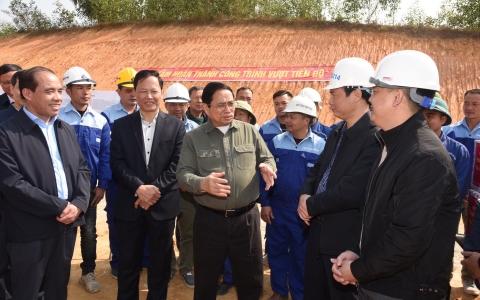 Thủ tướng: Điều chỉnh ngay dự án cao tốc Tuyên Quang – Phú Thọ lên 4 làn xe