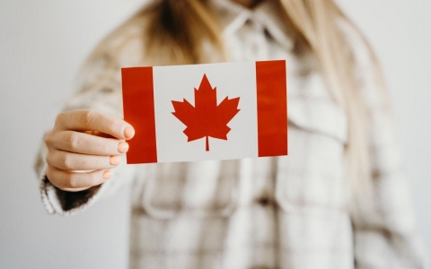Làm thế nào để trở thành thường trú nhân Canada?