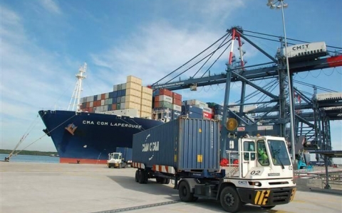 Xếp hàng quá tải trọng tại cảng biển, tăng gấp 3 lần mức phạt?