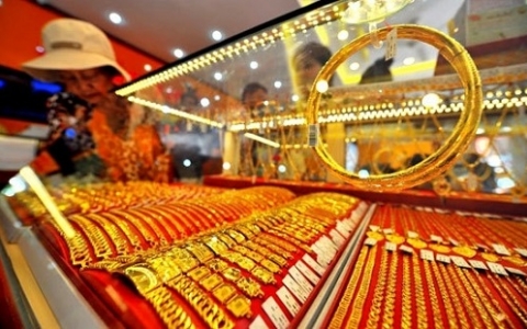 Giá vàng trong nước đang cao hơn thế giới 5 triệu VNĐ/lượng