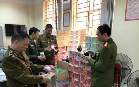 Thu giữ hơn 2.000 đôi giầy dép nhập lậu tại Lào Cai