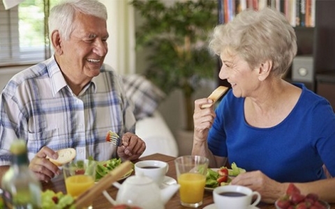 Những lưu ý về chế độ ăn uống của người cao tuổi trong dịp Tết