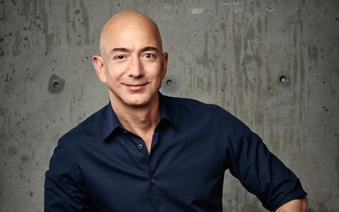 Tỷ phú Jeff Bezos bất ngờ rời cương vị CEO Amazon