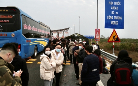Quảng Ninh tạm dừng hoạt động kinh doanh vận tải hành khách liên tỉnh từ 6h ngày 8/2