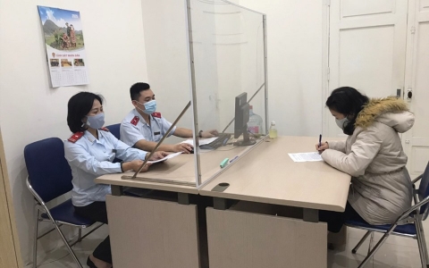 Xử phạt người phụ nữ ở Hà Nội đăng tải thông tin chữa Covid-19 tại nhà