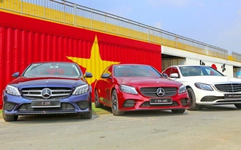 Nhiều mẫu xe Mercedes-Benz tại Việt Nam đồng loạt thay đổi tính năng