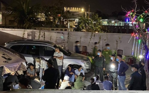 Quảng Nam: Bắt quả tang 33 nam nữ đang sát phạt trong vườn nhà