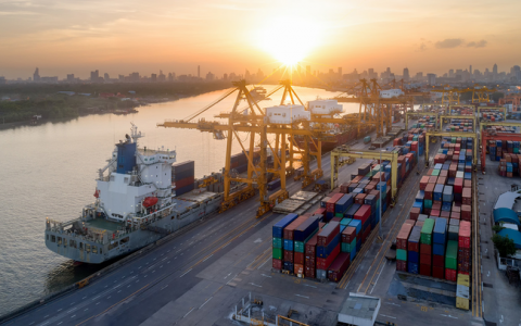 Hàng hoá qua cảng biển Việt Nam tháng đầu năm 2021 đạt kỷ lục