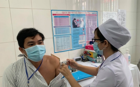 TP. HCM lập danh sách 44.000 người được ưu tiên tiêm vắc xin Covid-19