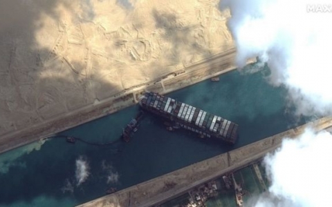 Gần 1 tuần kênh đào Suez tắc nghẽn, ai sẽ chi trả cho những thiệt hại?