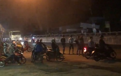 Hàng trăm “quái xế” ngang nhiên chặn Quốc lộ 1A đua xe hàng tuần ở Hậu Giang