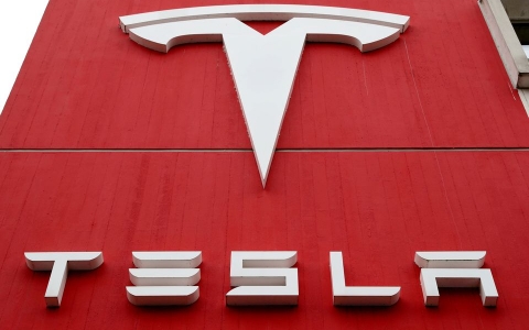 Tesla báo lãi kỷ lục, Elon Musk lĩnh thưởng 11 tỷ USD