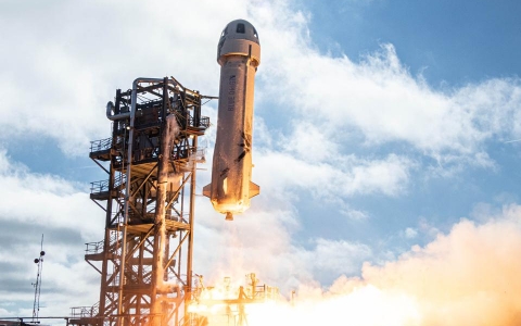 Mức giá nào cho chuyến du hành vũ trụ trên tàu của tỷ phú Jeff Bezos sắp tới?