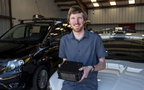 Bỏ học Stanford sau 3 tháng, chàng trai 26 tuổi trở thành tỷ phú nhờ kỹ thuật được cho là 'tương lai của ngành ô tô tự lái'