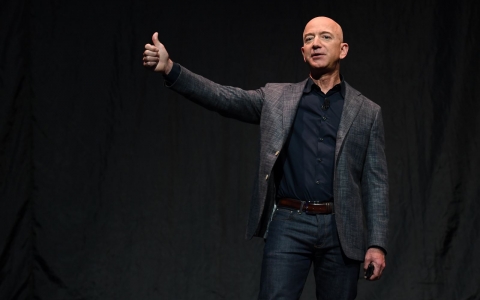 Quan niệm ‘bản chất của con người là lười biếng’, tỷ phú Jeff Bezos đã quản trị nhân sự Amazon như thế nào?
