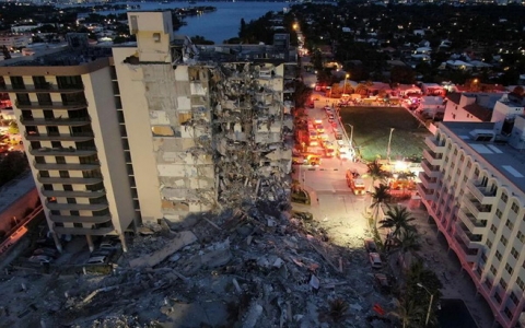 4 người chết, hàng trăm người mất tích trong vụ sập tòa nhà chung cư 12 tầng ở Mỹ