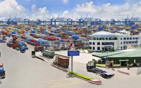 Nhập khẩu hàng hóa tăng mạnh, Việt Nam tiếp tục nhập siêu