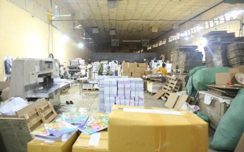 Hà Nội: Phát hiện 2 xưởng in lậu gần 50.000 cuốn sách giáo khoa