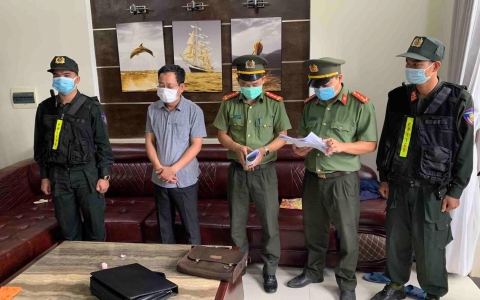 Bắt giam Chánh văn phòng Cảng hàng không quốc tế Phú Bài