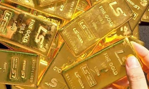 Giá vàng thế giới giảm, rơi xuống dưới 1.800 USD/ounce
