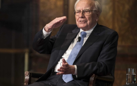 Warren Buffett cảnh báo nhà đầu tư không nên mua đi bán lại cổ phiếu quá nhiều lần