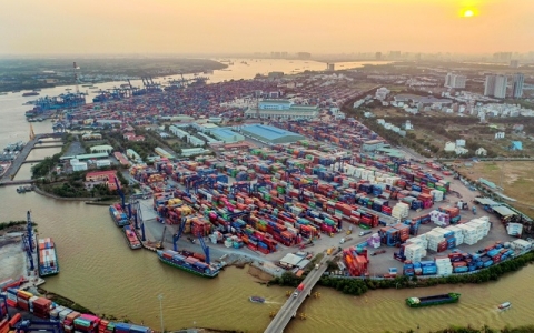 Bộ Công thương kiến nghị 6 giải pháp gỡ khó tình trạng ùn tắc hàng hóa tại cảng Cát Lái