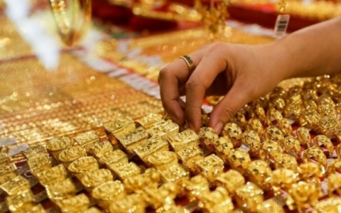 Đầu tuần, giá vàng SJC giữ vững ở mức 57 triệu đồng/lượng