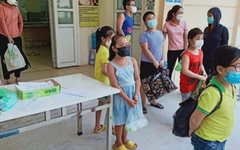Bắc Ninh: Dịch Covid-19 'tấn công' học sinh tiểu học, nhiều cô trò phải cách ly tập trung