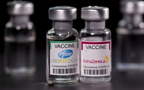 Hiệu quả của vắc xin Pfizer giảm nhanh hơn vắc xin AstraZeneca