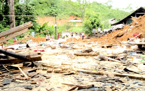 Mưa lớn ở Tuyên Quang, 3 trẻ em trong một gia đình thiệt mạng vì lở đất sập nhà