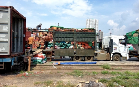 105 tấn nông sản chạy tàu đêm vào Nam hỗ trợ người dân vùng dịch