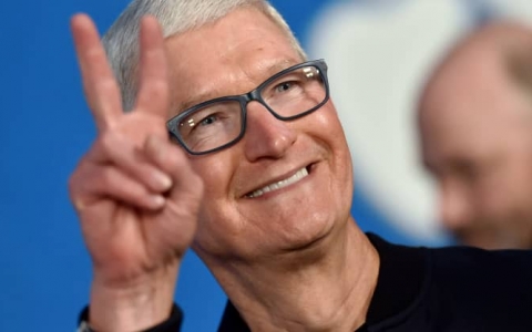 Vừa lĩnh thưởng 5 triệu cổ phiếu Apple, CEO Tim Cook đã bán ngay để ‘bỏ túi’ 750 triệu USD