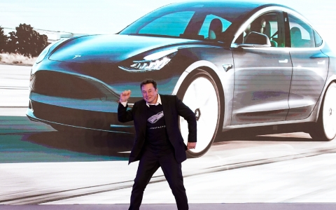 Elon Musk cho rằng cổ phiếu Tesla phải đáng giá 3.000 USD ‘nếu họ định giá chính xác’
