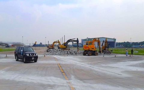 Bộ Giao thông vận tải cảnh cáo 2 nhà thầu thi công ẩu đường băng sân bay Nội Bài