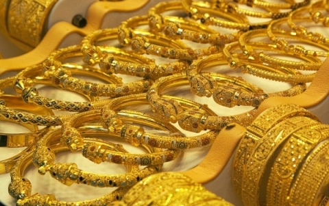 Đầu tuần, giá vàng SJC giữ ở mức cao, gần 57,5 triệu đồng/lượng