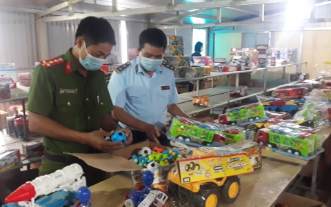 Triệt phá kho chứa đồ chơi Trung Thu lớn nhất từ trước đến nay tại Nam Định
