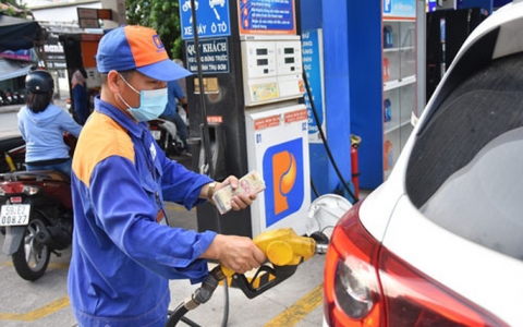 Giá xăng dầu tiếp tục tăng, E5RON92 lên gần 21.000 đồng/lít