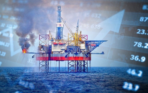 Giá dầu thế giới tăng vọt: Cổ phiếu ngành dầu khí có hưởng lợi?