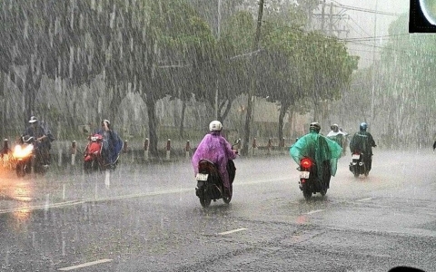 Cả nước trời nhiều mây, nhiều khu vực có mưa, Hà Nội mưa to