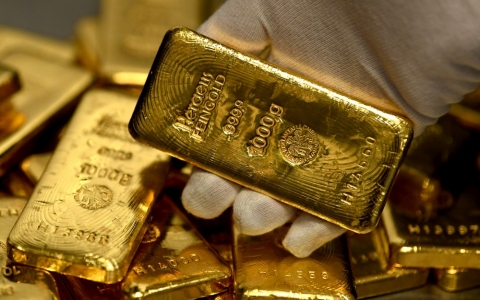 Giá vàng thế giới tăng, trong nước lại giảm mạnh