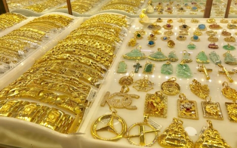 Đầu tuần, giá vàng SJC giữ ở mức cao gần 58,5 triệu đồng/lượng
