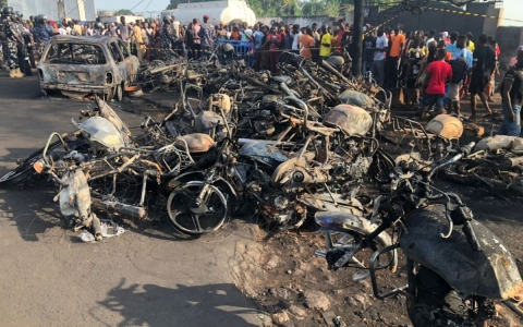 Sierra Leone: Gần 100 người thiệt mạng trong vụ nổ xe bồn do ‘hôi của’