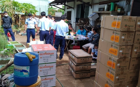 Phát hiện 3.500 lít thuốc bảo vệ thực vật chứa hoạt chất cấm sử dụng tại Việt Nam