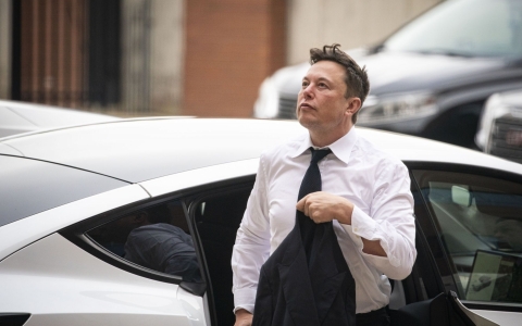 Elon Musk bán hơn 1 tỷ USD cổ phiếu Tesla để nộp thuế